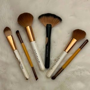 6 makeup brushes